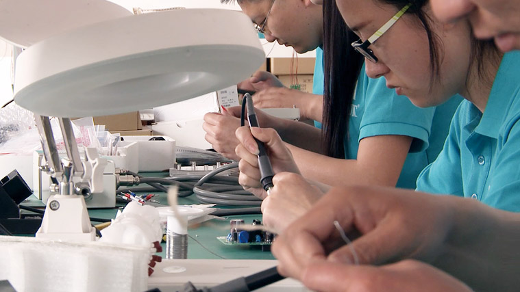 專注技術(shù)研發(fā) 專注技術(shù)研發(fā)